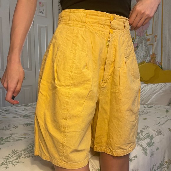 1980s Yellow high rise mom Mom shorts! - Picture 3 of 12